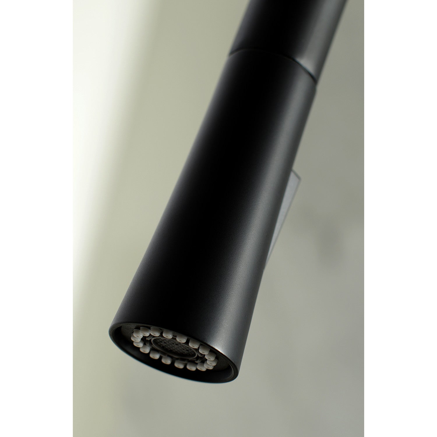 Kingston Sona LS2720NYL - New York Single-Handle Pull-Down Kitchen Faucet, Matte Black — thumbnail 3